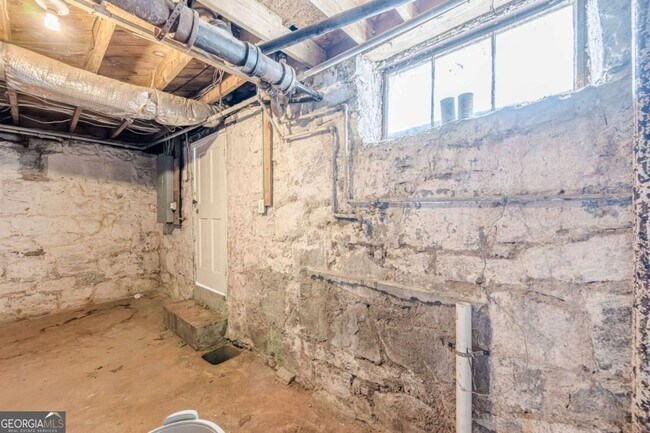 Building Photo - 1977 N Decatur Rd