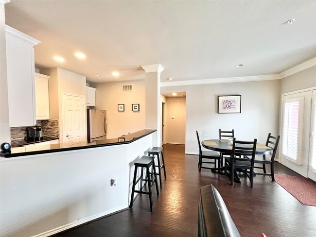 Building Photo - 2400 McCue Rd