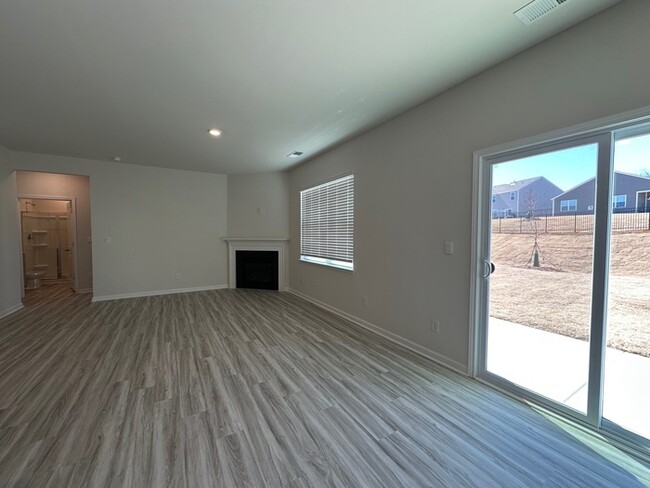 Building Photo - Brand New Home