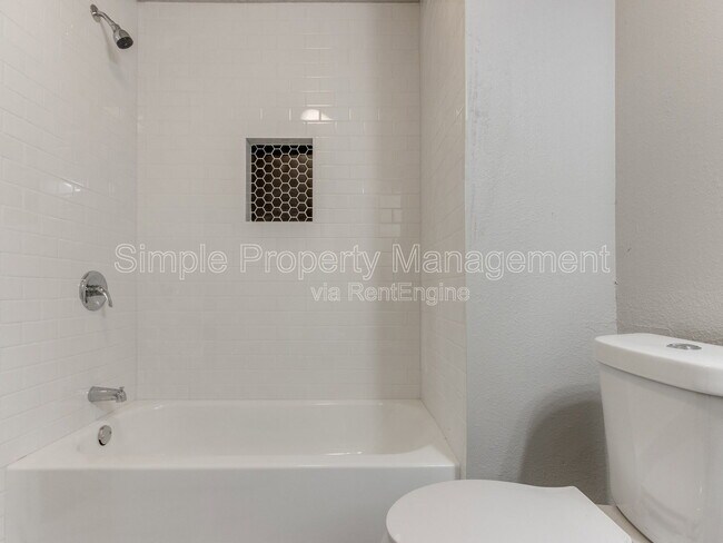 Building Photo - 8508 Candlewood Dr