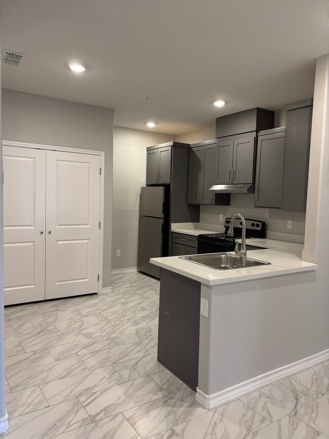 Building Photo - Angelix Apartments (BRAND NEW!)