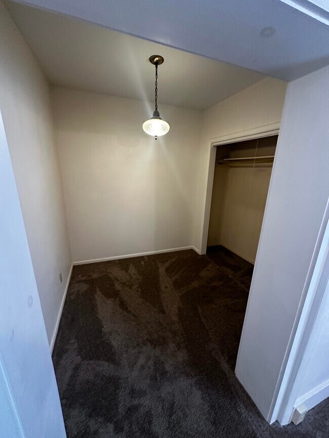 Building Photo - 428 Power St