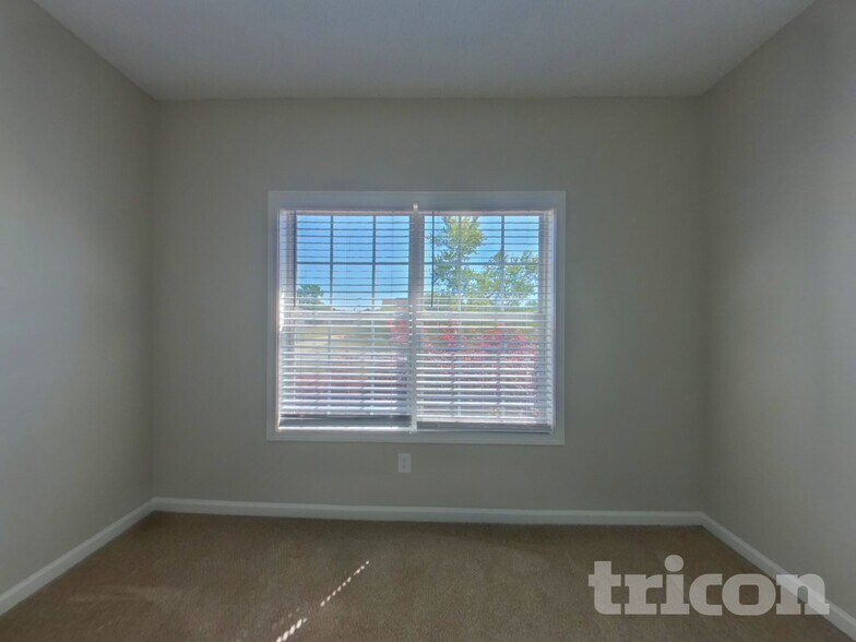 Building Photo - 10481 Sand Ct