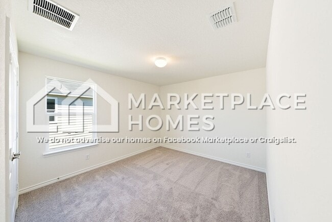 Building Photo - 4013 Woodside Dr