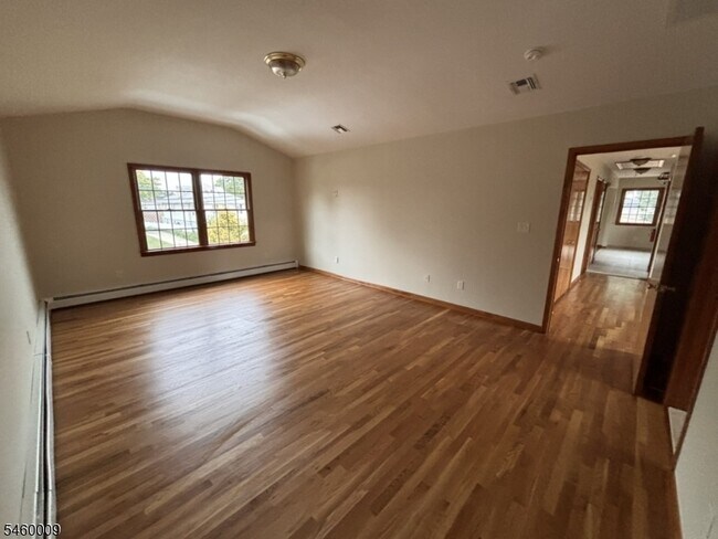 Building Photo - 254 Phillips Ave