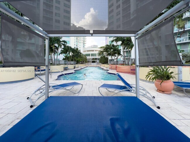 Building Photo - 253 NE 2nd St