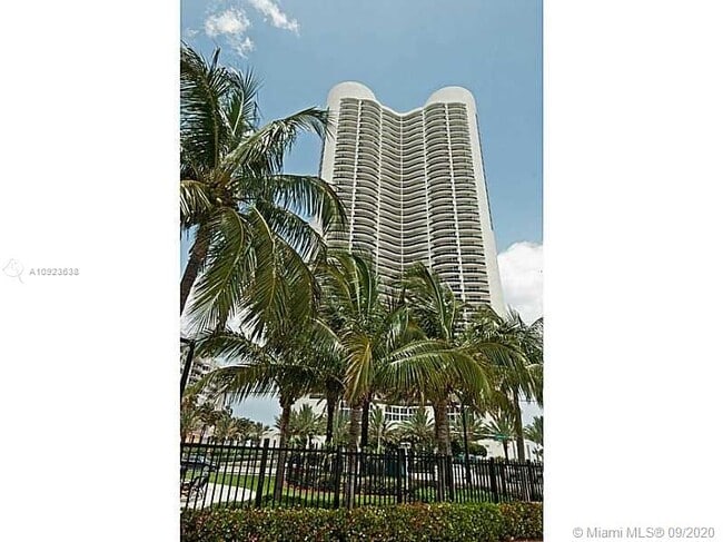 Building Photo - 17201 Collins Ave