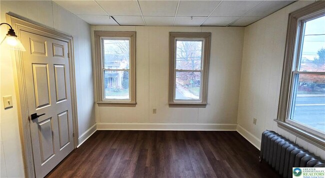 Building Photo - 735 W Broad St