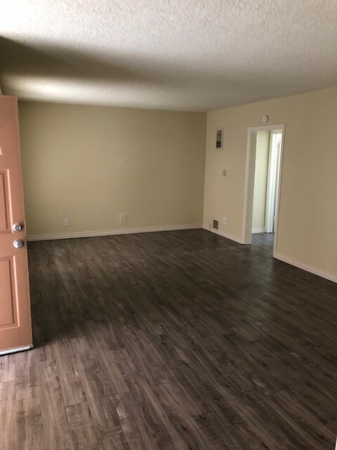 Building Photo - 14919 Sherman Way