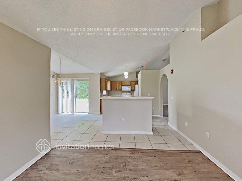 Building Photo - 2626 Needle Palm Dr
