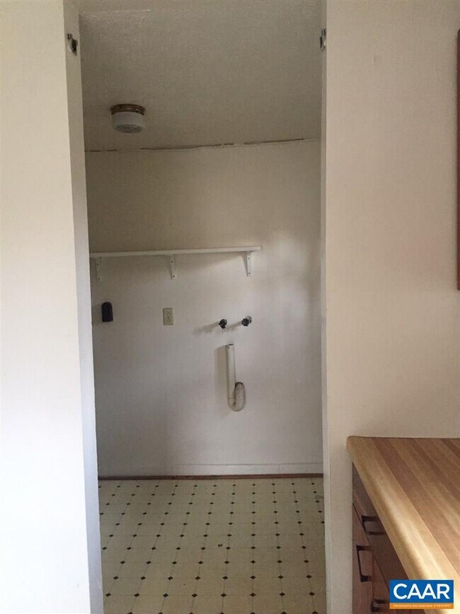 Building Photo - 1705 Cedar Hill Rd