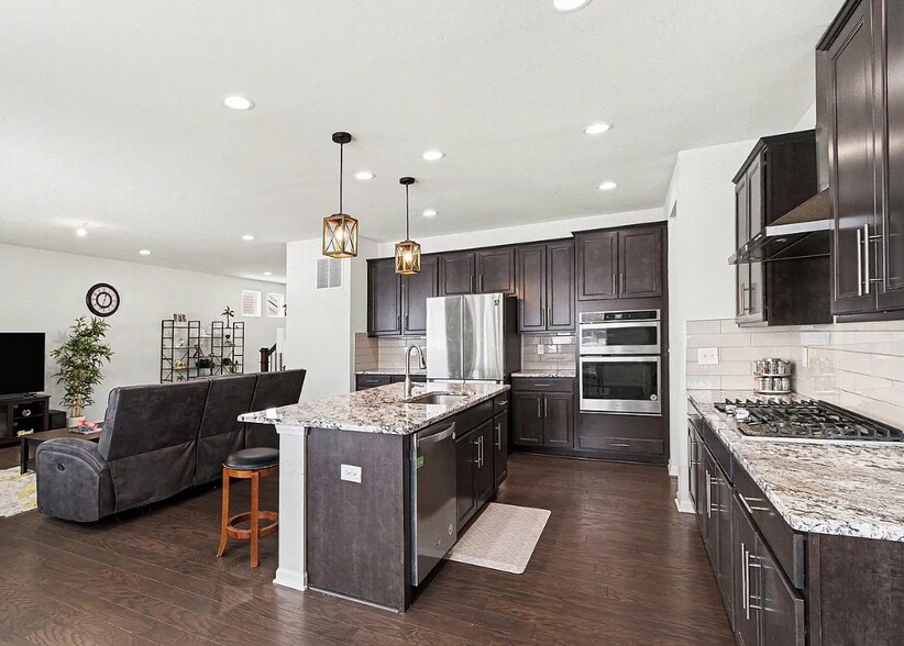 Building Photo - 49772 Shoreline Dr