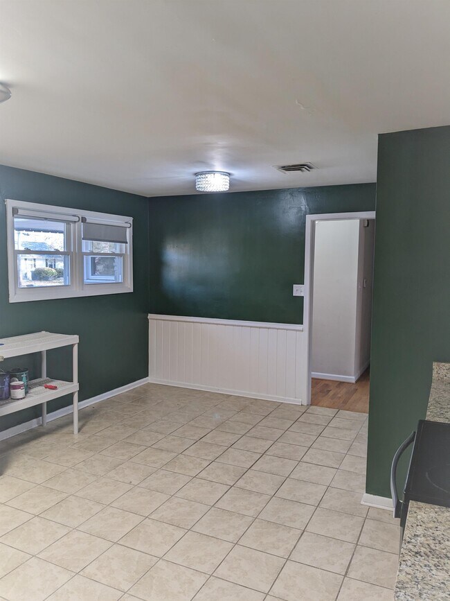 Building Photo - 315 Martha Lee Dr