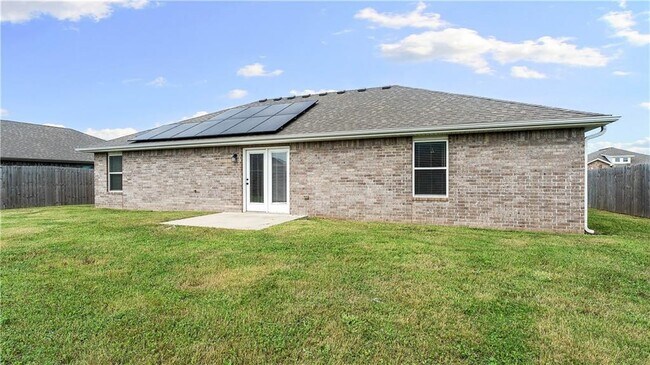 Building Photo - 200 Post Oak Ave
