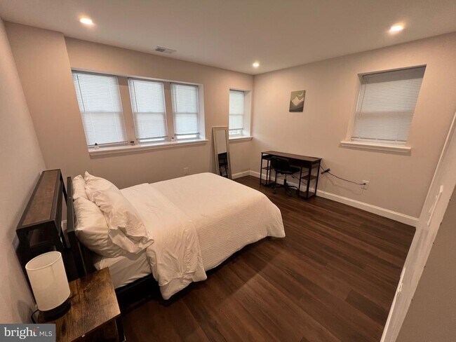 Building Photo - 1985 N 63rd St