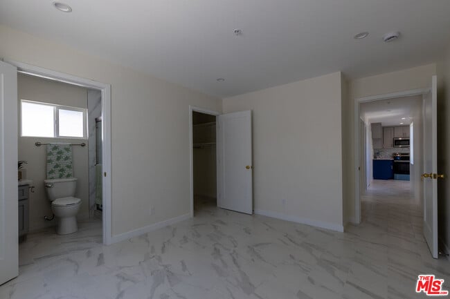 Building Photo - 5123 W 130th St