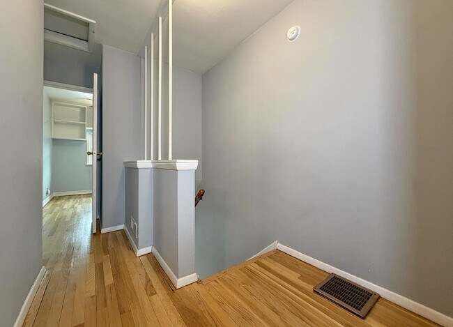 Building Photo - 9 Elna Ct