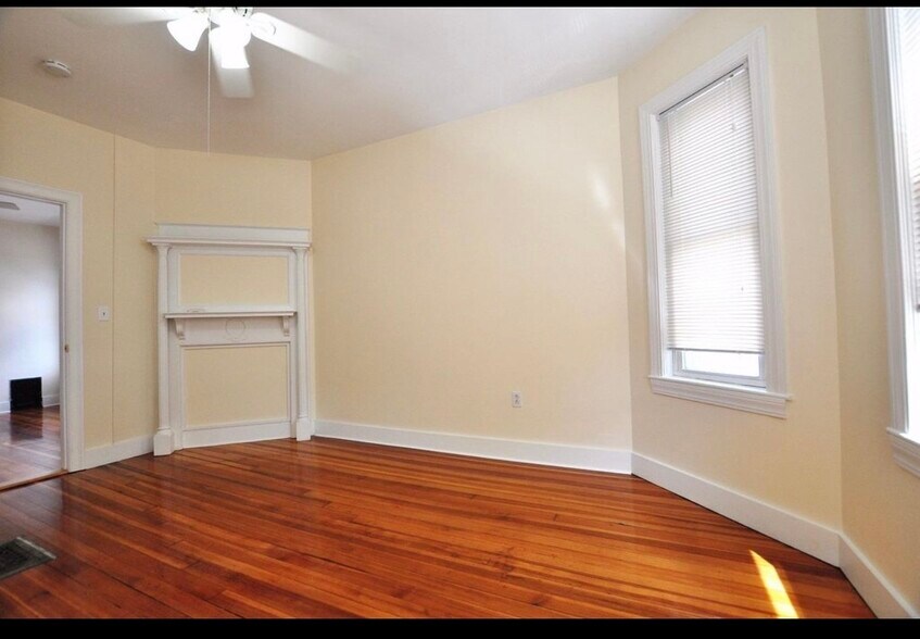 Building Photo - 756 Saratoga St