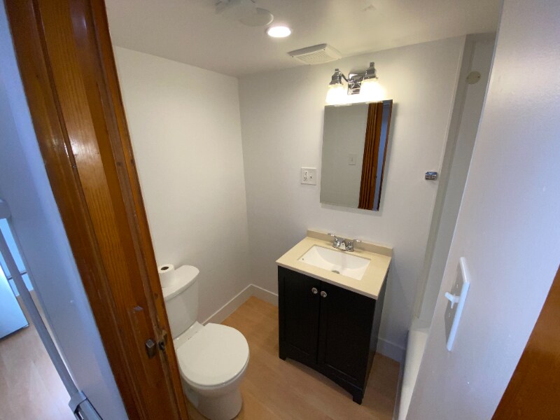 Building Photo - 521 S Bryan Ave