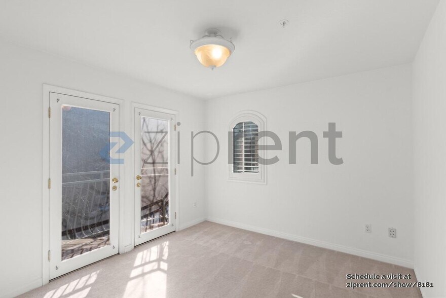 Building Photo - Unit