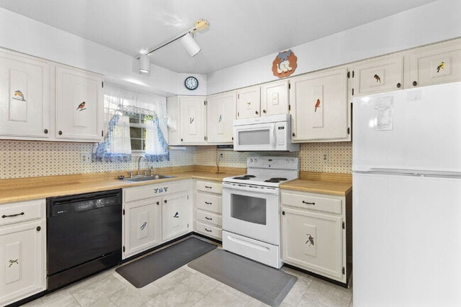 Building Photo - 7 Wood Oak Ct