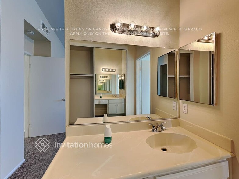 Building Photo - 23706 New England Dr