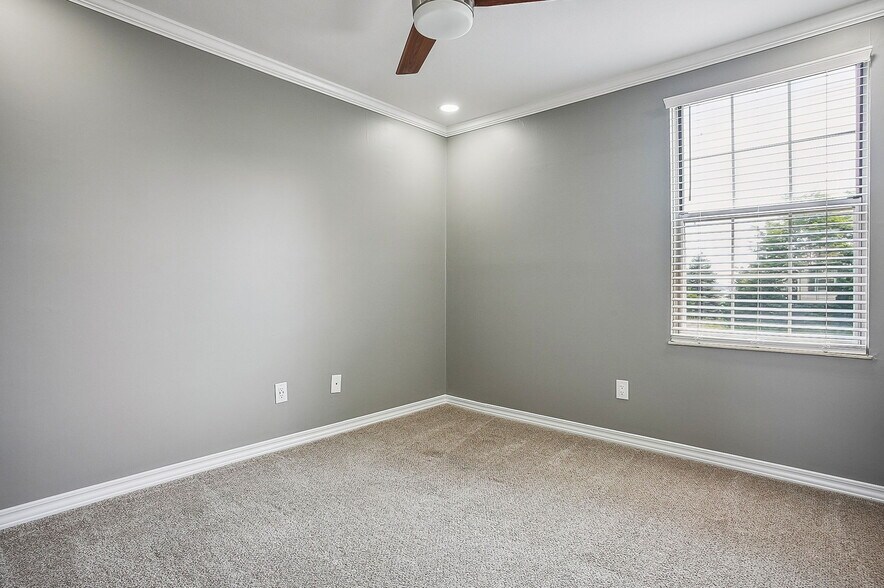Building Photo - 4841 Stoneybrook Blvd