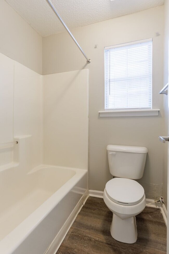 Building Photo - 3 Bedroom/2 Bath Home in Remerton