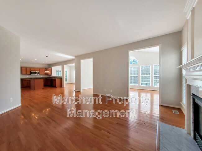 Building Photo - 15 Silverthorn Ct