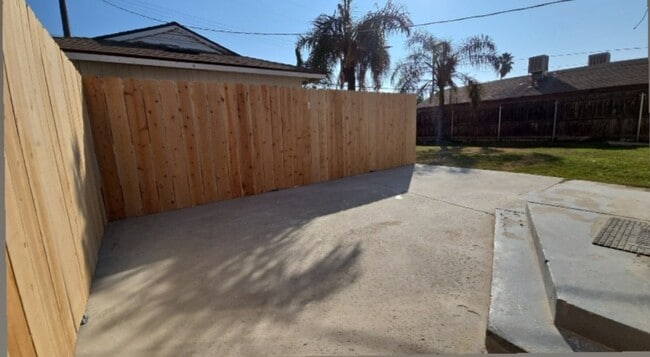 Building Photo - 2305 Pictoria Dr