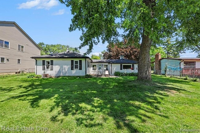 Building Photo - 1064 Woodslee Ave