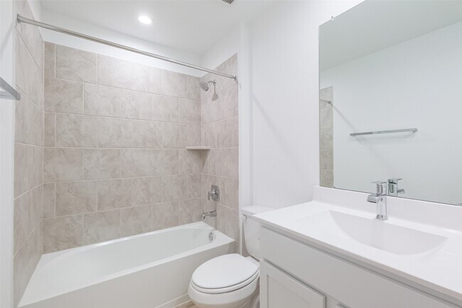 Building Photo - 31718 Hallington Hl Ln