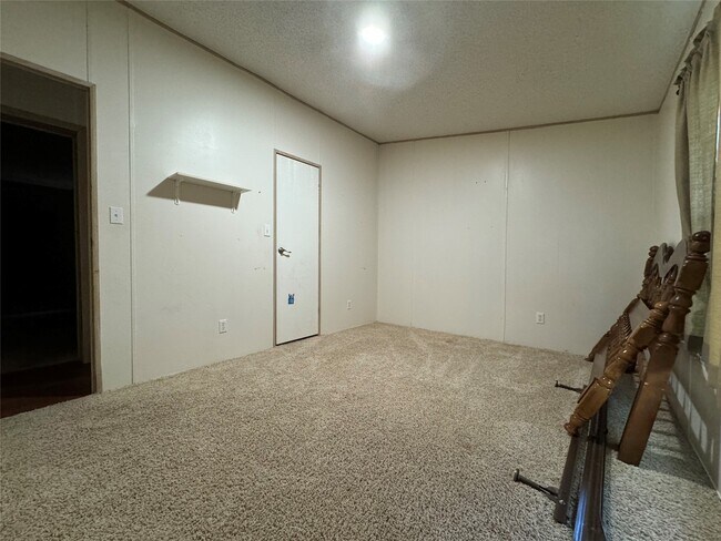 Building Photo - 914 County Rd 4882