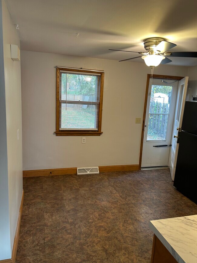 Building Photo - 234 E 33rd St