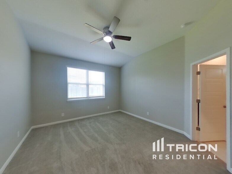 Building Photo - 13307 Badlands Bnd