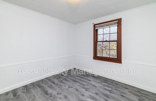 Building Photo - 5501 Lake Shore Dr