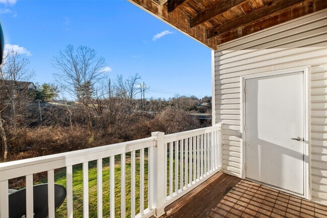 Building Photo - 42 Kassebaum Ln