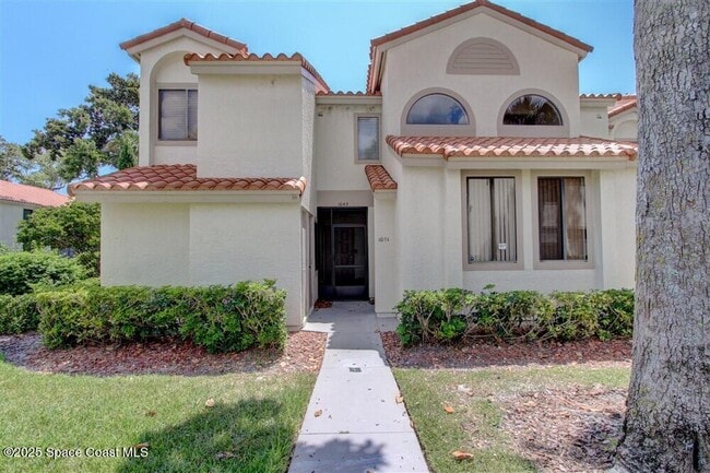Building Photo - 1051 Country Club Dr