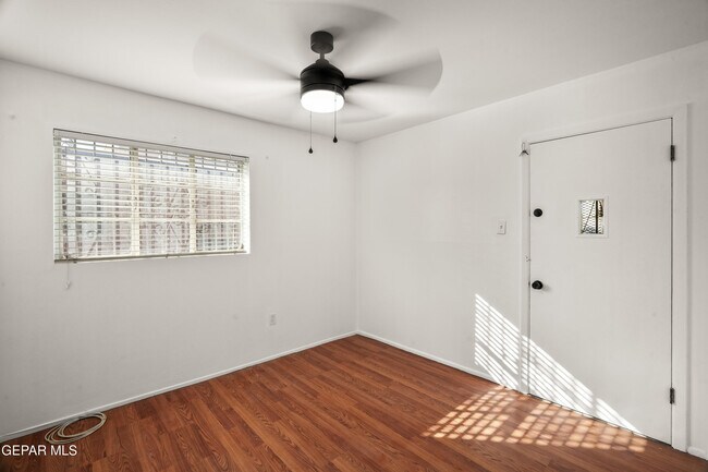 Building Photo - 255 Francis St