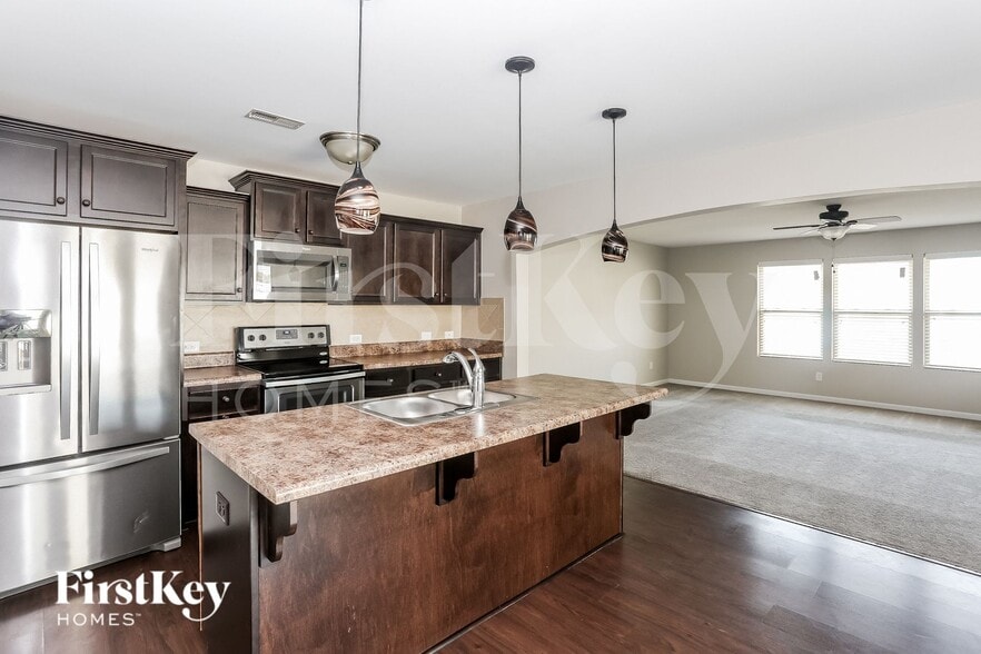 Building Photo - 8184 Thornton St