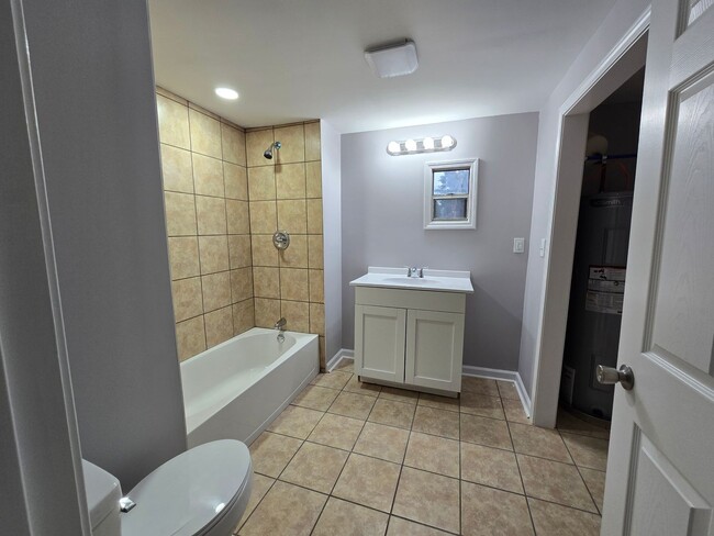 Building Photo - NEW LISTING!!!!!