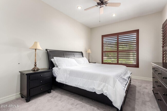 Building Photo - 8614 N 17th Pl