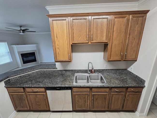 Building Photo - 16020 Fountainview Dr