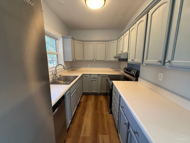 Building Photo - 808 Woodland Dr