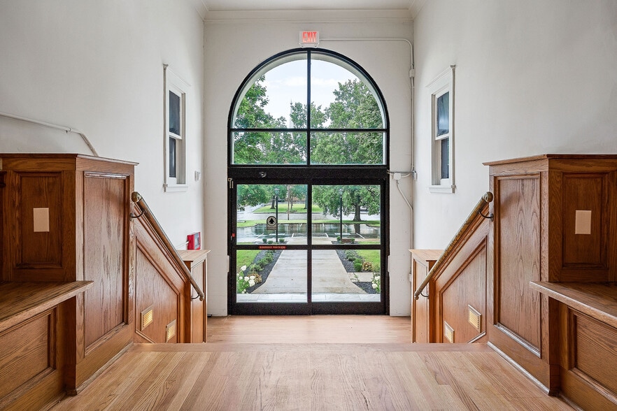 Building Photo - 211 W Colville St