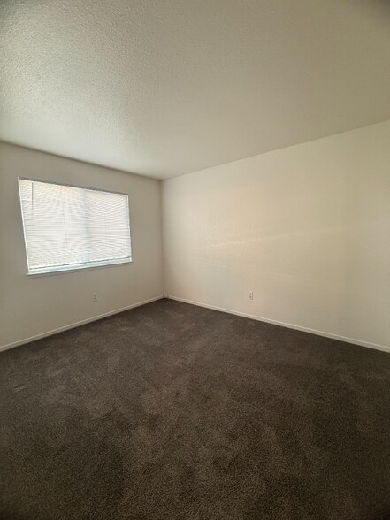 Building Photo - 6667 Blue Heron Dr