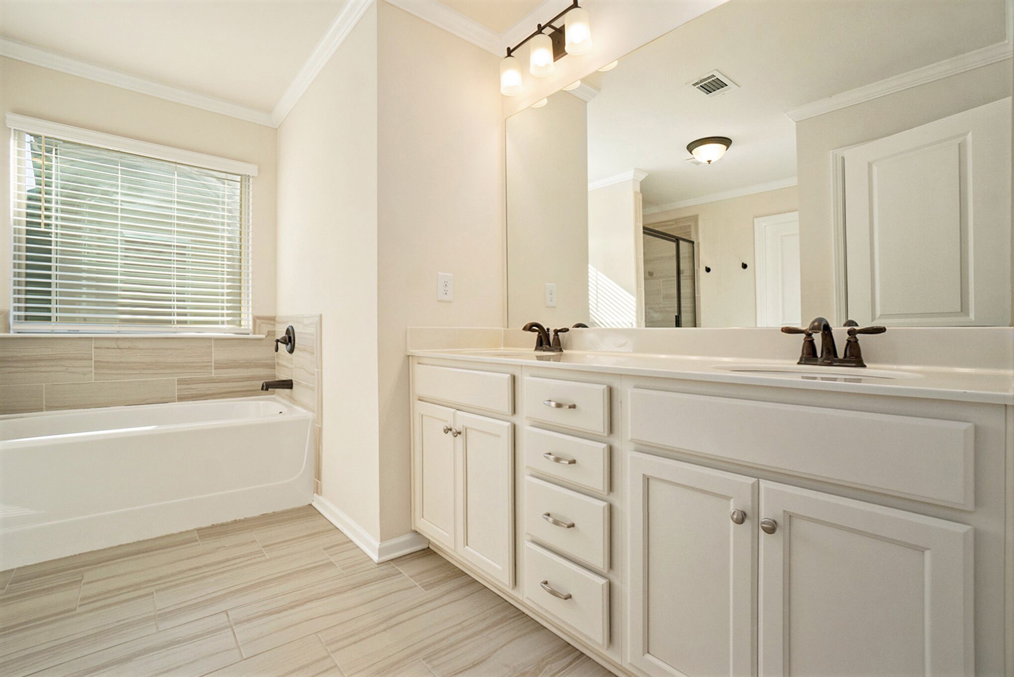 Building Photo - 3810 Brookhollow Dr