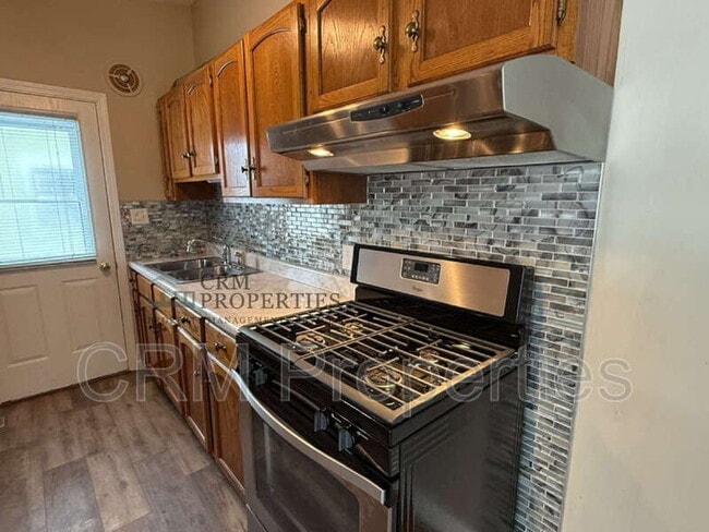 Building Photo - 1004 E Cornell Rd