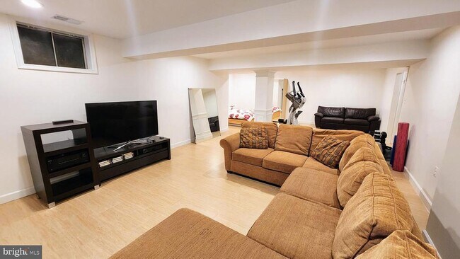 Building Photo - 5503 Chestermill Ct