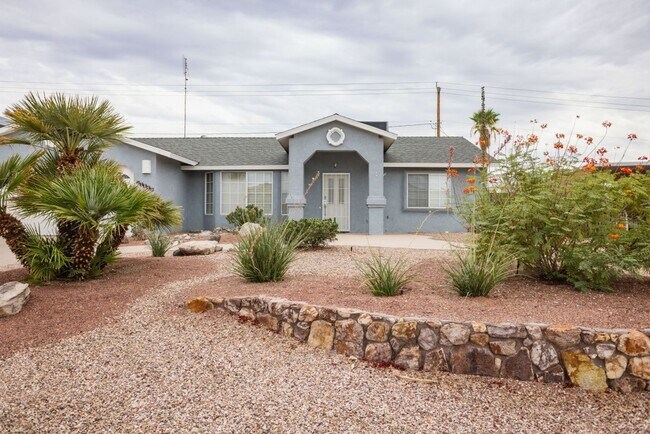 Building Photo - 3 BEDROOM 2 BATH 2 CAR GARAGE POOL HOME W/...